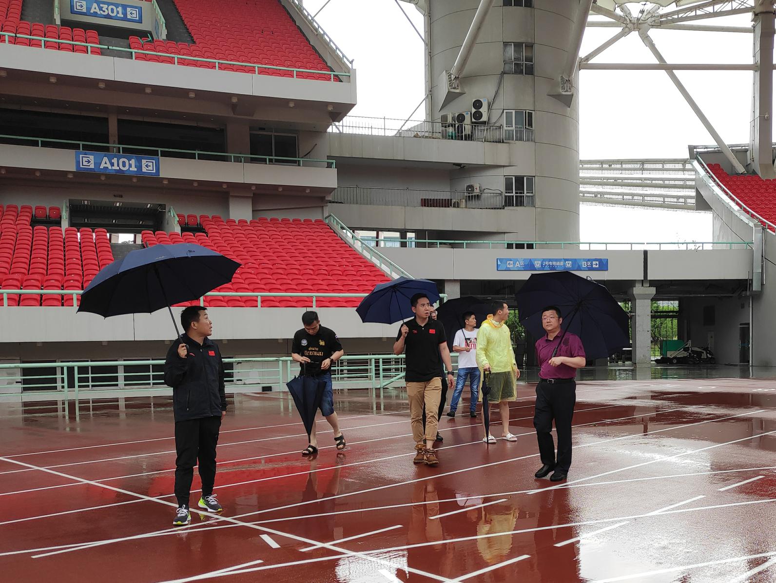 公司領(lǐng)導(dǎo)檢查暴雨防御及場(chǎng)館安全工作