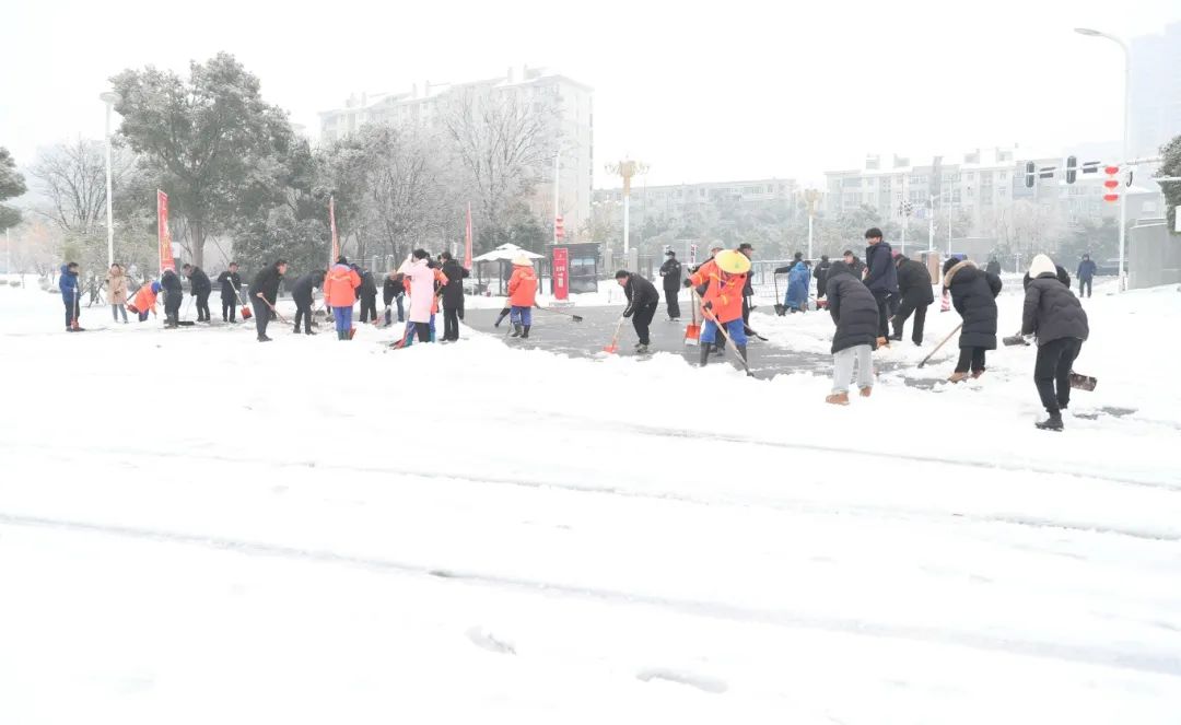 掃雪除冰保安全，平平安安過大年