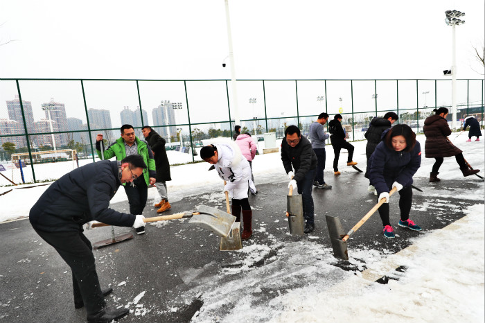 一場雪，體育中心美得不要不要的 但最美的風(fēng)景還是他們(圖5)