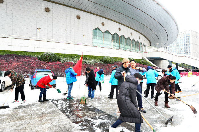 一場雪，體育中心美得不要不要的</br>但最美的風景還是他們(圖8)