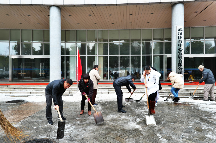 一場雪，體育中心美得不要不要的</br>但最美的風景還是他們(圖10)