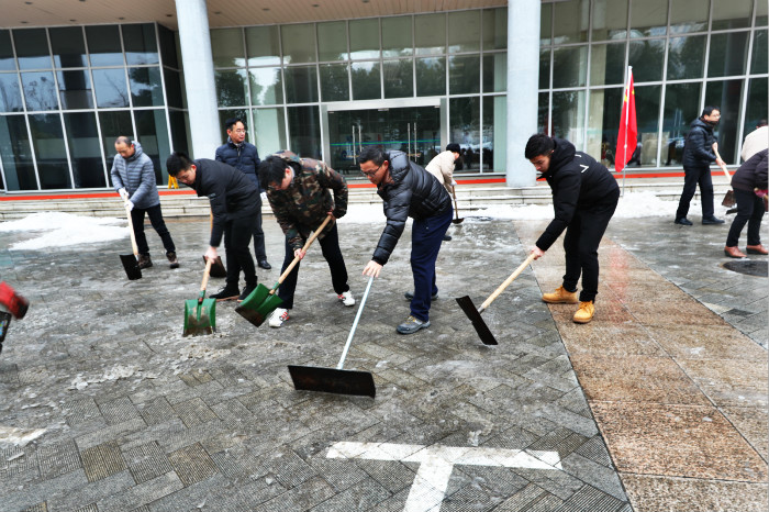 一場雪，體育中心美得不要不要的</br>但最美的風景還是他們(圖12)