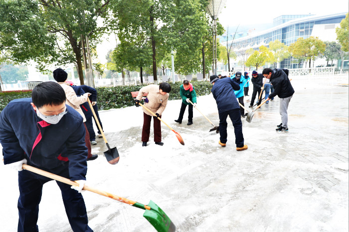 一場雪，體育中心美得不要不要的</br>但最美的風景還是他們(圖15)