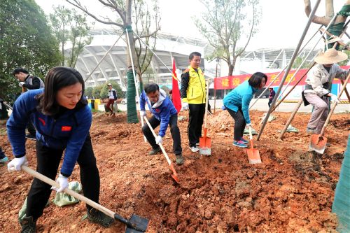 公司黨委召開中心組（擴(kuò)大）會議 傳達(dá)學(xué)習(xí)區(qū)紀(jì)委八屆三次全會精神(圖2)